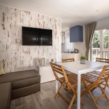 Prázdninový areál Maistra Valkanela Mobile Homes 4*