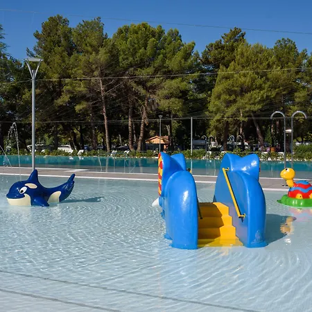 Maistra Valkanela Mobile Homes Village de vacances Funtana